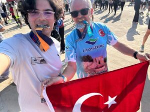 10 آلاف متسابق من 120 جنسية يشعلون ماراثون الأهرامات… ومشاركة تركية مميزة