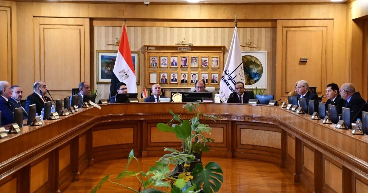 رئيس جامعة العاصمة يوجه بحل مشكلات الطلاب وتقديم الدعم قبل بداية امتحانات الفصل الدراسي الأول