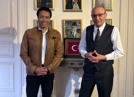 إسطنبول تفتح أبوابها لسامح حسين.. دعم تركي للإبداع الكوميدي المصري