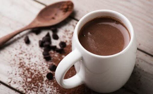 كوب شاي يحميك من أضرار الجلوس الطويل