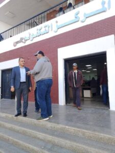 رئيس دمنهور يتفقد المركز التكنولوجي بقرية الإبعادية ويوجه بسرعة تيسير الإجراءات وتحسين الأداء 