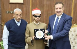 محافظ المنوفية يكرّم بطل القرآن العالمي من ذوي الهمم