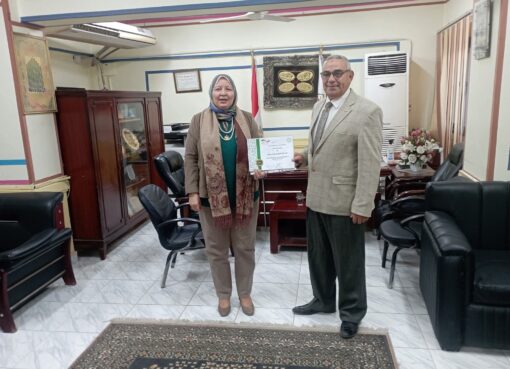 وكيل تعليم بني سويف تهنئ مدير عام التعليم الفني لتكريمه من الإدارة المركزية لتطوير التعليم الفني ووكالة GIZ