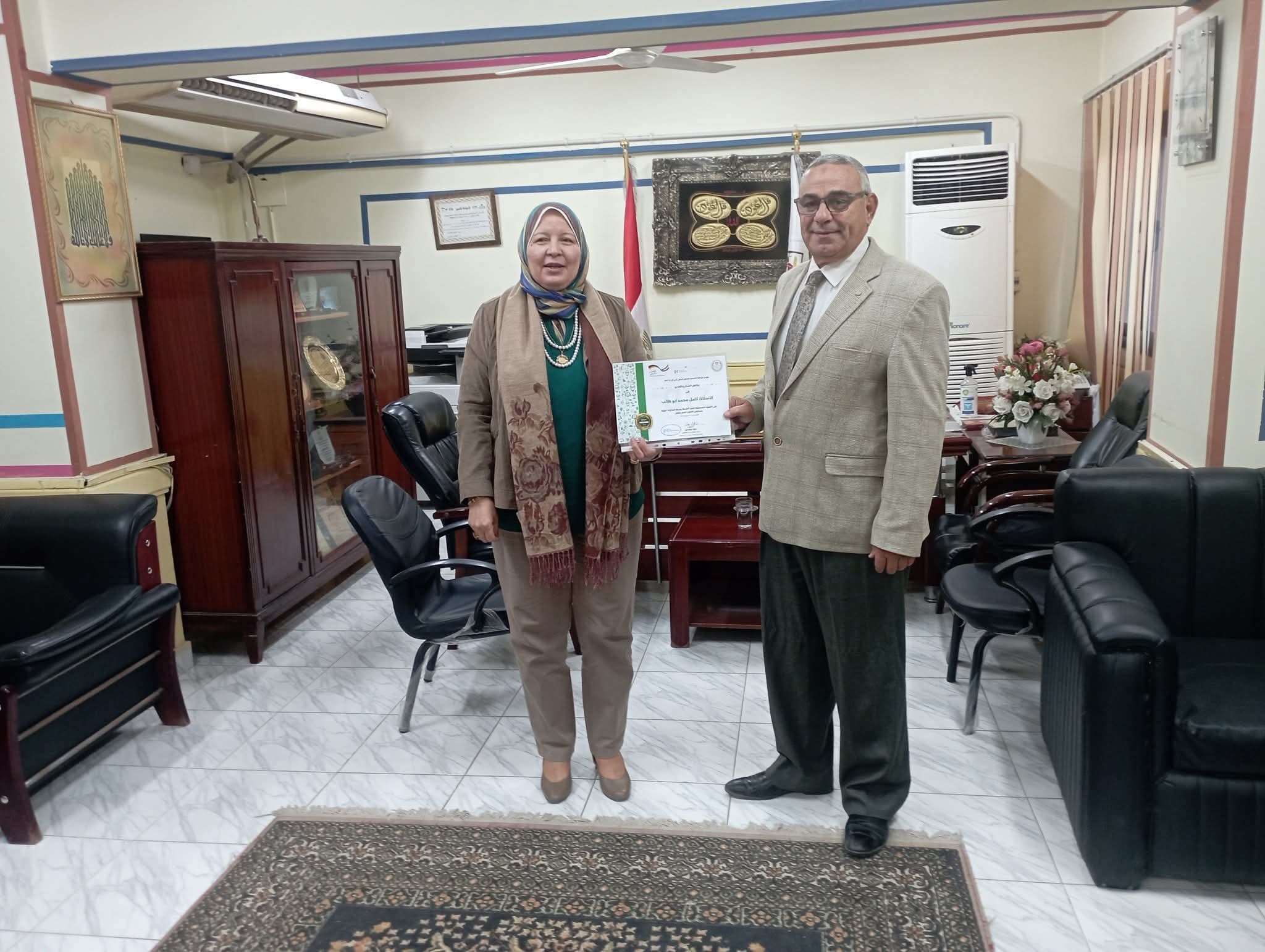 وكيل تعليم بني سويف تهنئ مدير عام التعليم الفني لتكريمه من الإدارة المركزية لتطوير التعليم الفني ووكالة GIZ