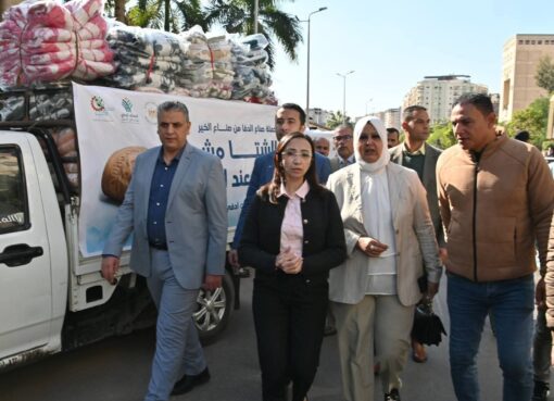 محافظ البحيرة تشهد إصطفاف قافلة مؤسسة "صناع الخير" المحملة ب٣٠٠٠ بطانية تمهيداً لتوزيعها على الأسر الأولى بالرعاية