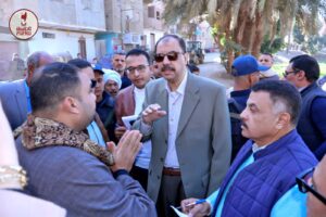 قبضة انضباط.. محافظ سوهاج يُحيل موظفي شباب عنيبس للتحقيق ويأمر بتطوير الخدمات