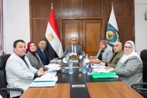 رئيس جامعة دمنهور يرأس اجتماع لجنة اختيار القيادات الإدارية