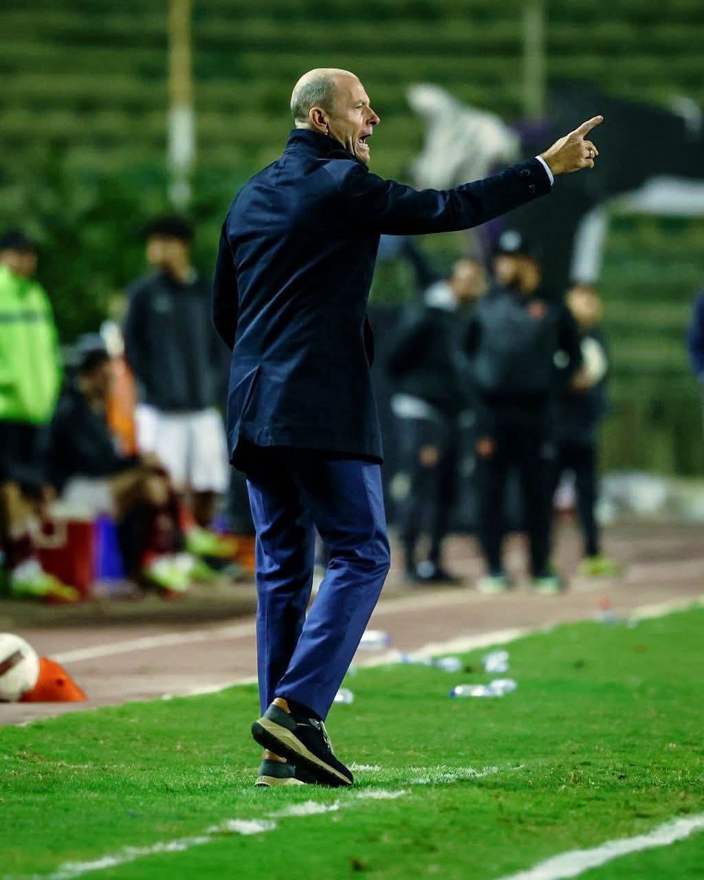 الراجل ده هياكل الأخضر واليابس مع الأهلي