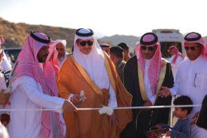 ‏محافظ أضم يفتتح مهرجان الإبل والحرف اليدوية