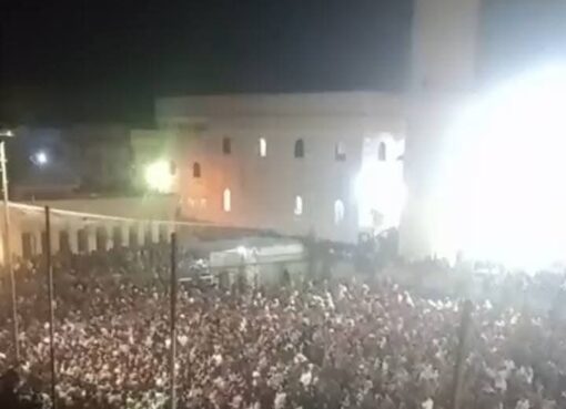 الفيوم تودّع 7 من أبنائها ضحايا حادث الطريق الإقليمي في مشهد جنائزي مهيب