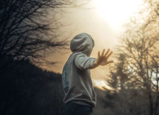 حين يصبح الابتعاد شكلا من اشكال النجاة