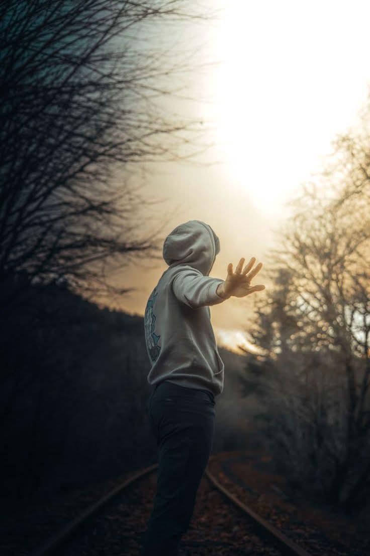 حين يصبح الابتعاد شكلا من اشكال النجاة