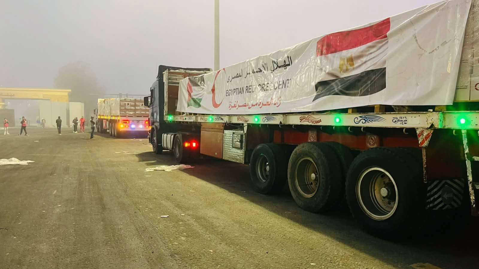 قافلة المساعدات الـ 99 تدخل إلى الفلسطينيين بقطاع غزة