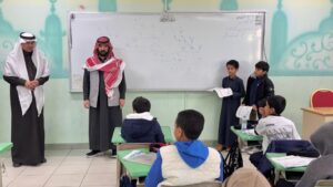 في إطار دعم المدارس والوقوف على سير الدراسة، مدير عام تعليم الطائف يزور عدداً من المدارس