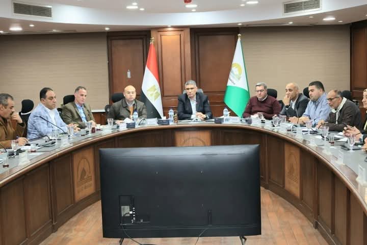 محافظ الجيزة يعقد لقاءً موسعًا مع رؤساء الأحياء والمراكز لتنظيم متابعة ورفع كفاءة 74 نفقًا أسفل الطريق الدائري