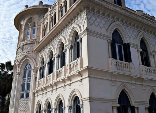 مصر جميله بشوارعها ومبانيها وكل مكان فيها له حكايه مع حكايه مكان