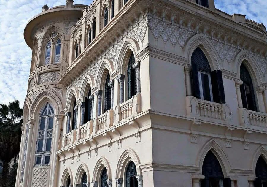 مصر جميله بشوارعها ومبانيها وكل مكان فيها له حكايه مع حكايه مكان