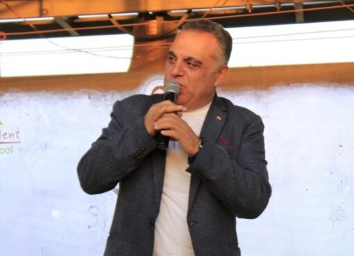 مازالت الكلمة حائرة بين مفهوم لم يقصد ومقصود لم يفهم فاجعل كلمتك بسيطة حتى يفهم مقصدها...