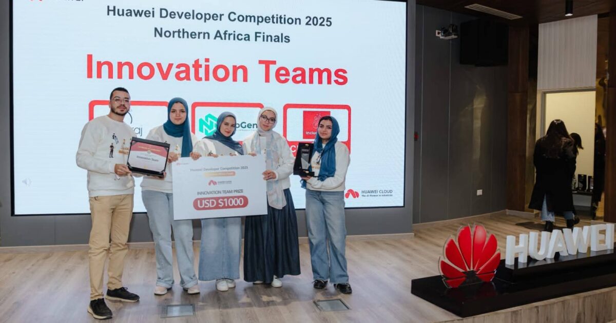 رئيس جامعة بنها يهنيء الطالبة أبرار محمد الفائزة ضمن فريق Cloud V2.2.2 بجائزة الابتكار بمسابقة هواوي كلاود للمطورين لعام 2025
