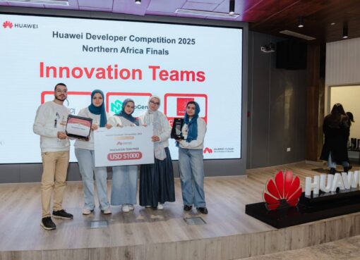 رئيس جامعة بنها يهنيء الطالبة أبرار محمد الفائزة ضمن فريق Cloud V2.2.2 بجائزة الابتكار بمسابقة هواوي كلاود للمطورين لعام 2025