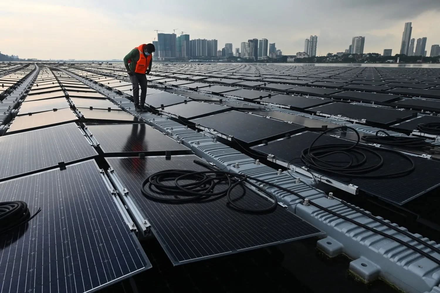 الأردن وإيطاليا يوقّعان اتفاقية لتزويد 33 مستشفى بأنظمة الطاقة الشمسية