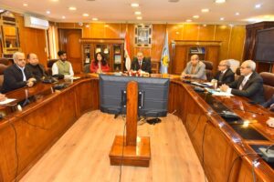 محافظ أسيوط يستقبل وفد إحدى الشركات الهندية لبحث توطين تكنولوجيا حديثة وعالية الكفاءة في رصف الطرق