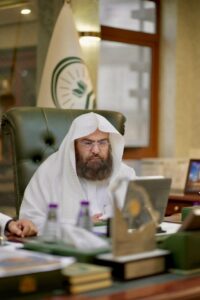 السديس يدشّن أعمال اللجنة الاستشارية للغات والترجمة .