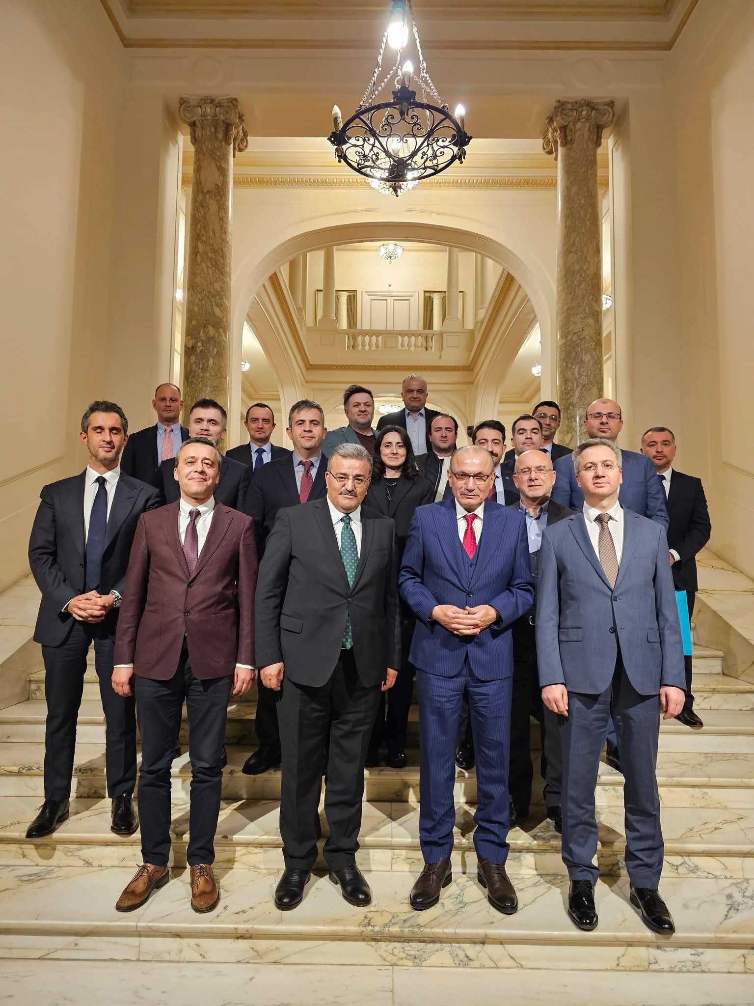 الاتحاد العام للجالية المصرية بفرنسا يشارك في احتفالات عيد الميلاد المجيد بالكنيسة الكاثوليكية بباريس