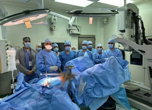 جراحة الـ 13 ساعة تنقذ شابًا ثلاثينيًا من ورم مرتجع بالقولون والمستقيم في “مدينة الملك عبدالله