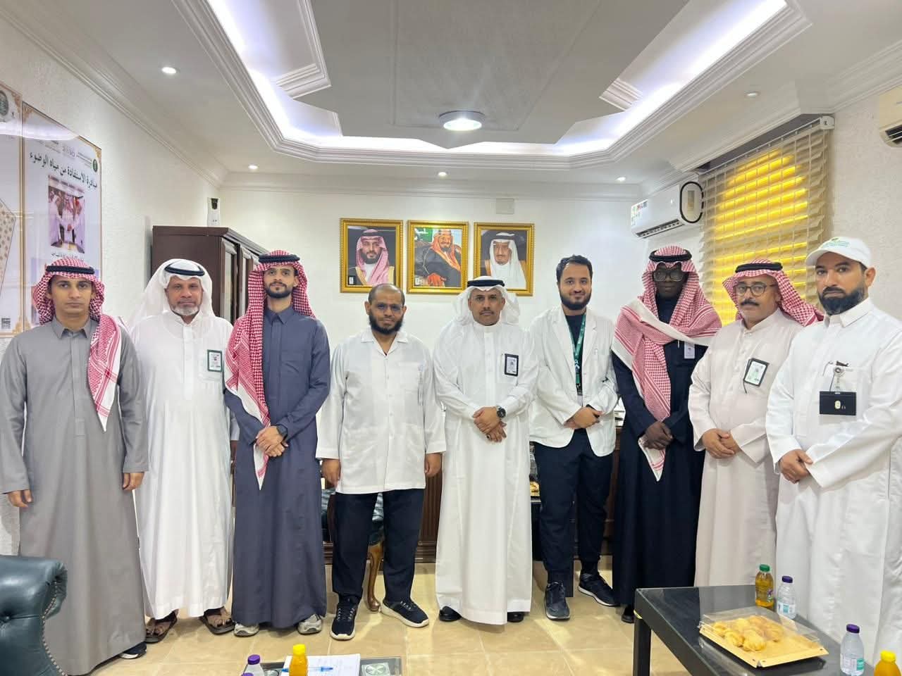 بيئة الجموم تنفّذ مبادرة توعوية صحية لتعزيز الوعي بأهمية فحص الضغط والسكر