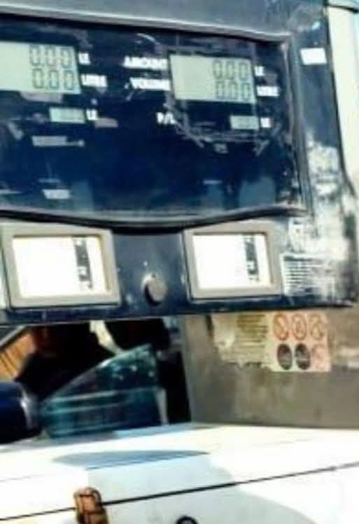 تموين البحيره:ضبط ٥٠ شيكارة فول ونخالة مجهولة المصدر ومحطة تموين سيارات لتصرفها في ١٢٥٠٠ لتر سولار