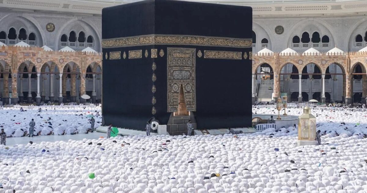 رئاسة الشؤون الدينية تدعو قاصدي الحرمين إلى الالتزام بآداب وفضائل يوم الجمعة