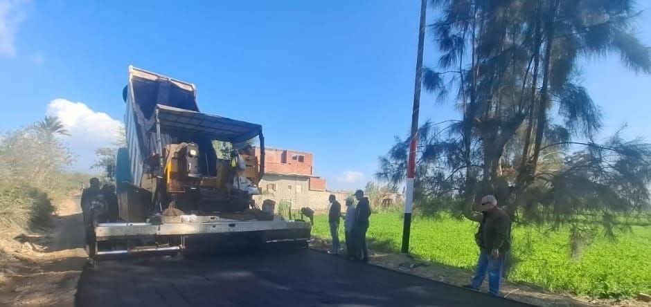 البحيره:رصف طريق قرية حرارة بمركز حوش عيسى بتكلفة ٣ مليون و٧٠٠ ألف جنيه