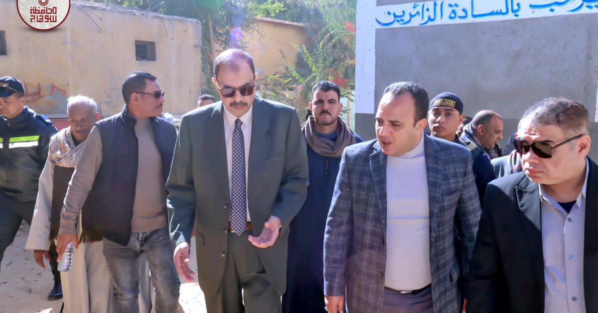 جولة ميدانية لمحافظ سوهاج لمتابعة انتظام لجان إعادة انتخابات مجلس النواب بمراكز المحافظة