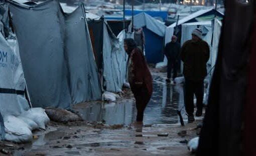 البحر يغرق خيم أهل غزة.. والأمطار تفاقم مأساة النزوح