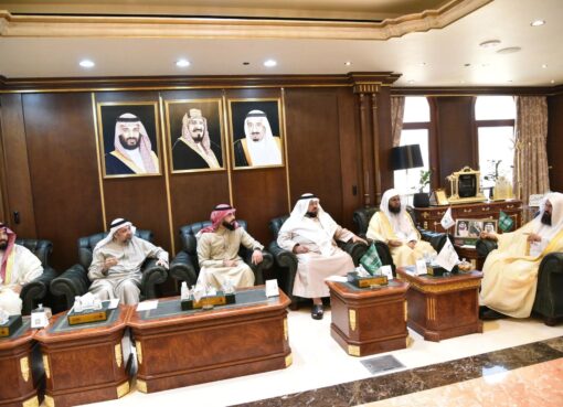 السديس يقدّم العزاء لأبناء وأسرة مؤذن المسجد النبوي الشيخ فيصل النعمان