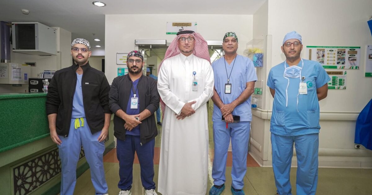 طبية مكة” تجري أول جراحة ناجحة لعلاج الفتق السري المعقّد بتقنية الشد الأفقي على مستوى المنطقة الغربية