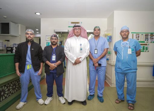 طبية مكة” تجري أول جراحة ناجحة لعلاج الفتق السري المعقّد بتقنية الشد الأفقي على مستوى المنطقة الغربية