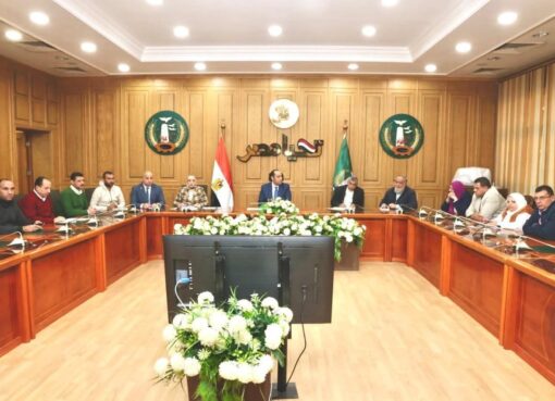 نائب محافظ المنوفية يترأس اجتماعاً لتسليم مشروعات "حياة كريمة" بأشمون والشهداء