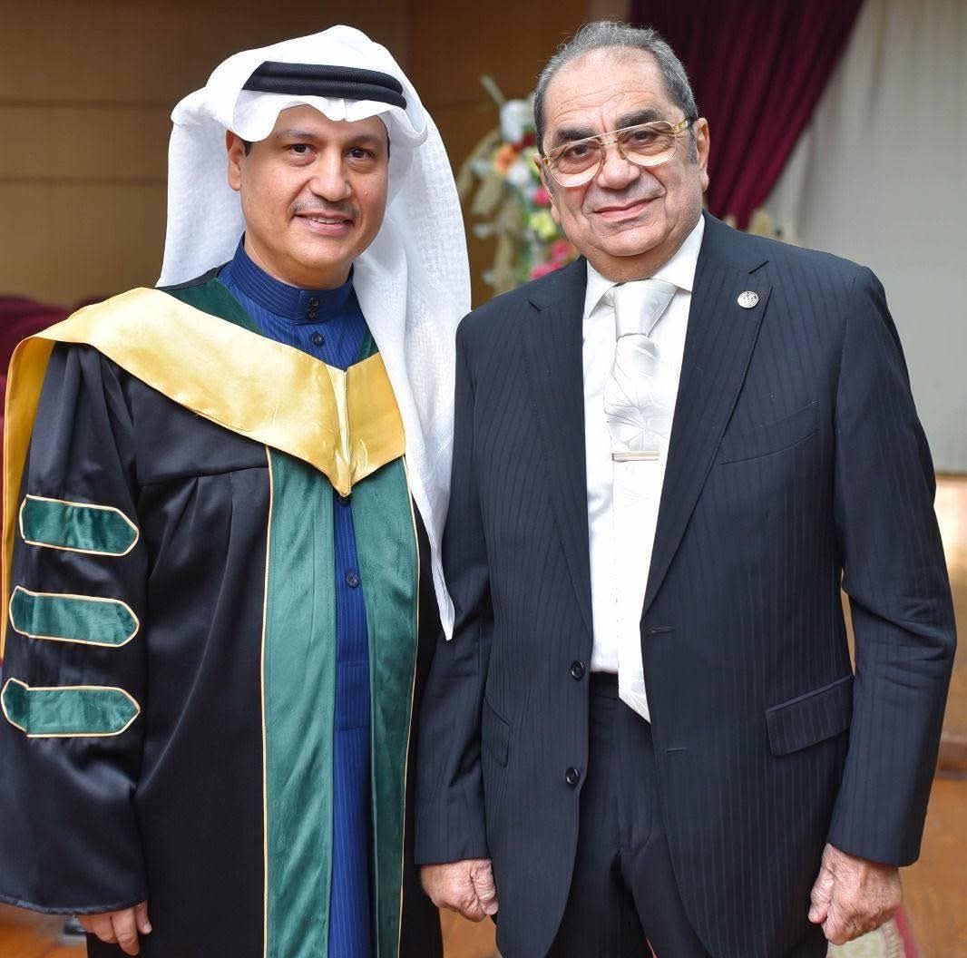 عندما يكون طالب الدكتوراة استاذا