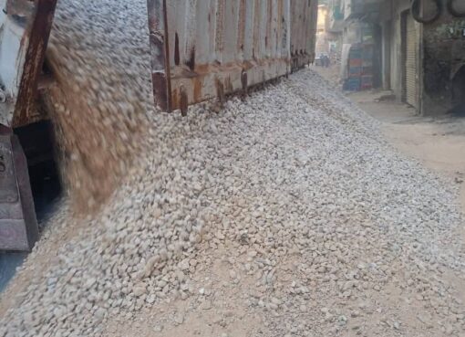 أهالي المنوات يستغيثون بمحافظ الجيزة: رصف الطريق قبل استكمال المرافق يهدد بإهدار المال العام