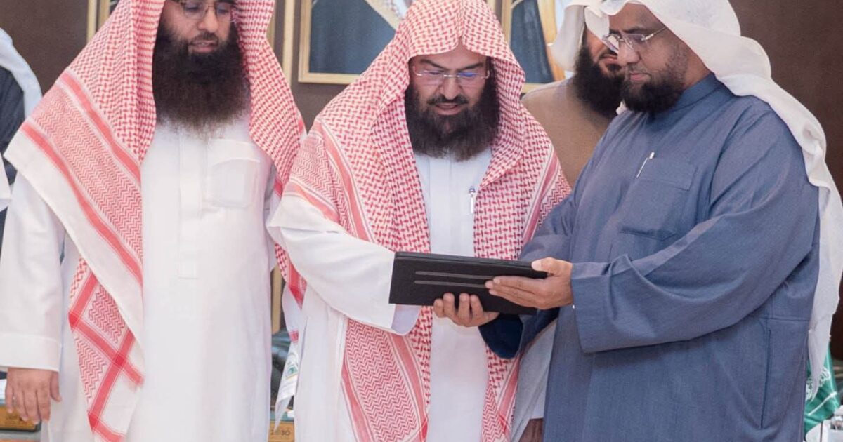 السديس يدشّن كتاب «نبض الفؤاد في شرح زاد المعاد» من المدينة المنورة دعمًا للإنتاج العلمي ونشرًا للمنهج الشرعي الوسطي الرصين