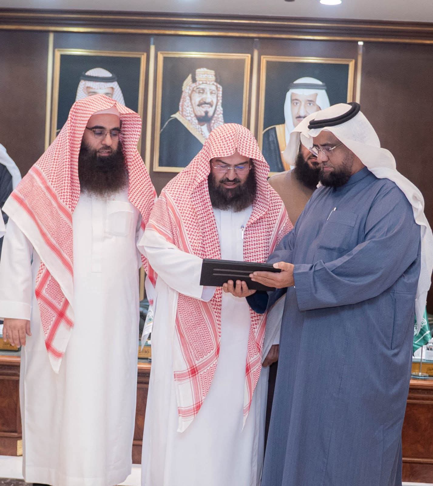 السديس يدشّن كتاب «نبض الفؤاد في شرح زاد المعاد» من المدينة المنورة دعمًا للإنتاج العلمي ونشرًا للمنهج الشرعي الوسطي الرصين