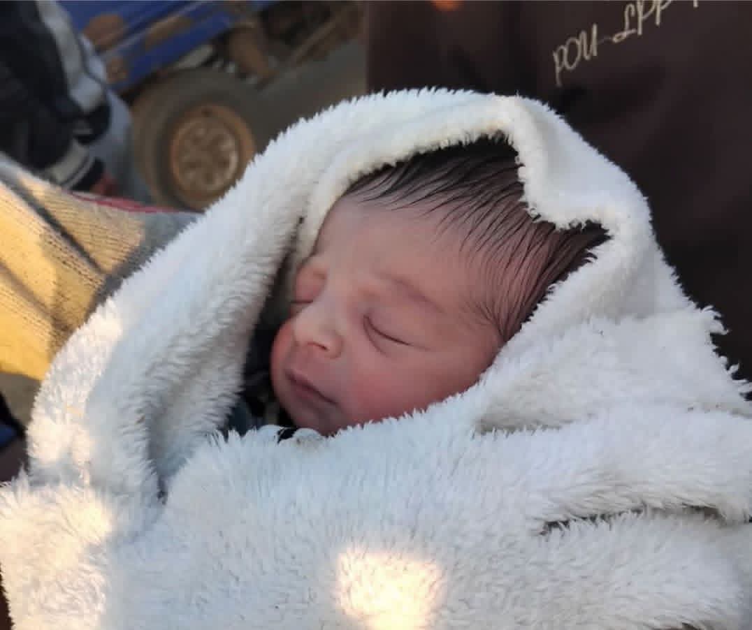 العثور على طفل حديث الولادة ملقى أمام جراج بقريه كوم أشفين بقليوب