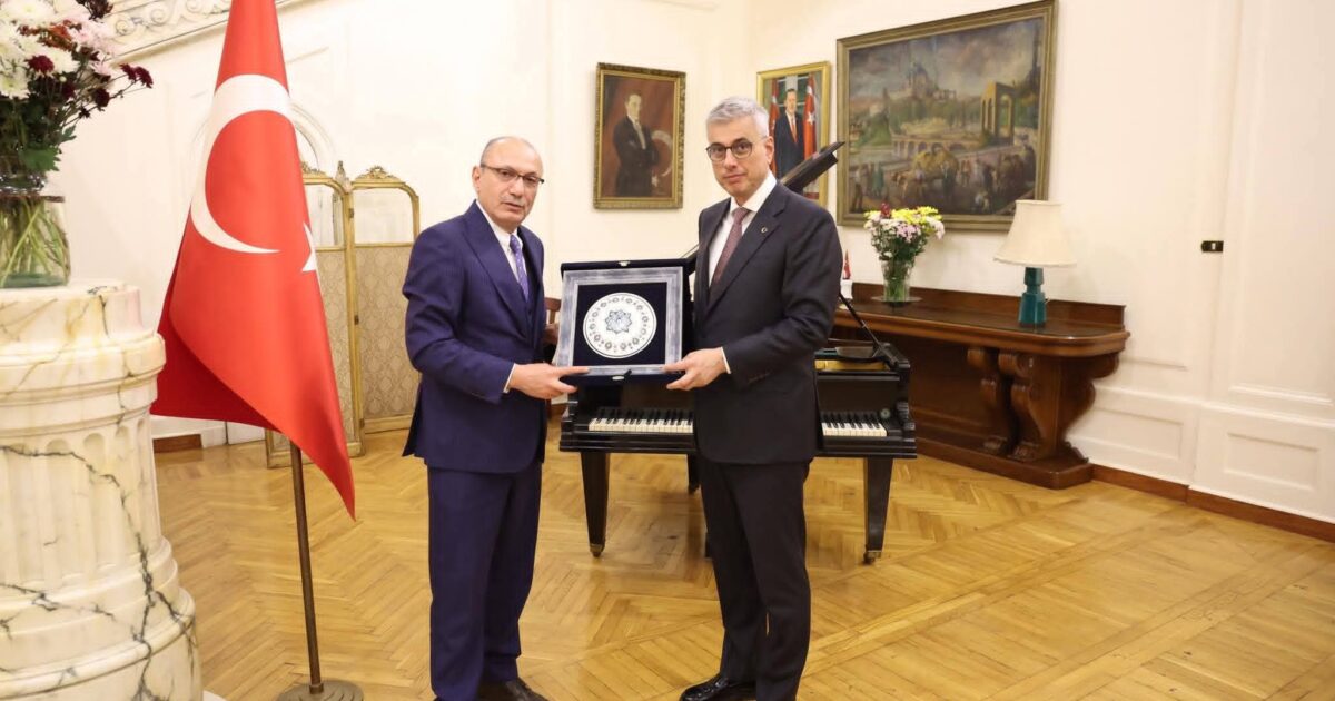 بعد مباحثاته مع عبد الغفار… وزير الصحة التركي في ضيافة سفير تركيا بالقاهرة