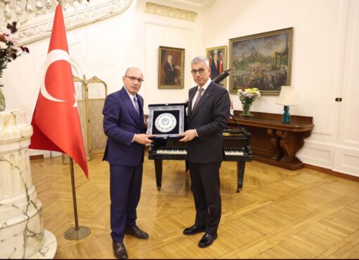 بعد مباحثاته مع عبد الغفار… وزير الصحة التركي في ضيافة سفير تركيا بالقاهرة