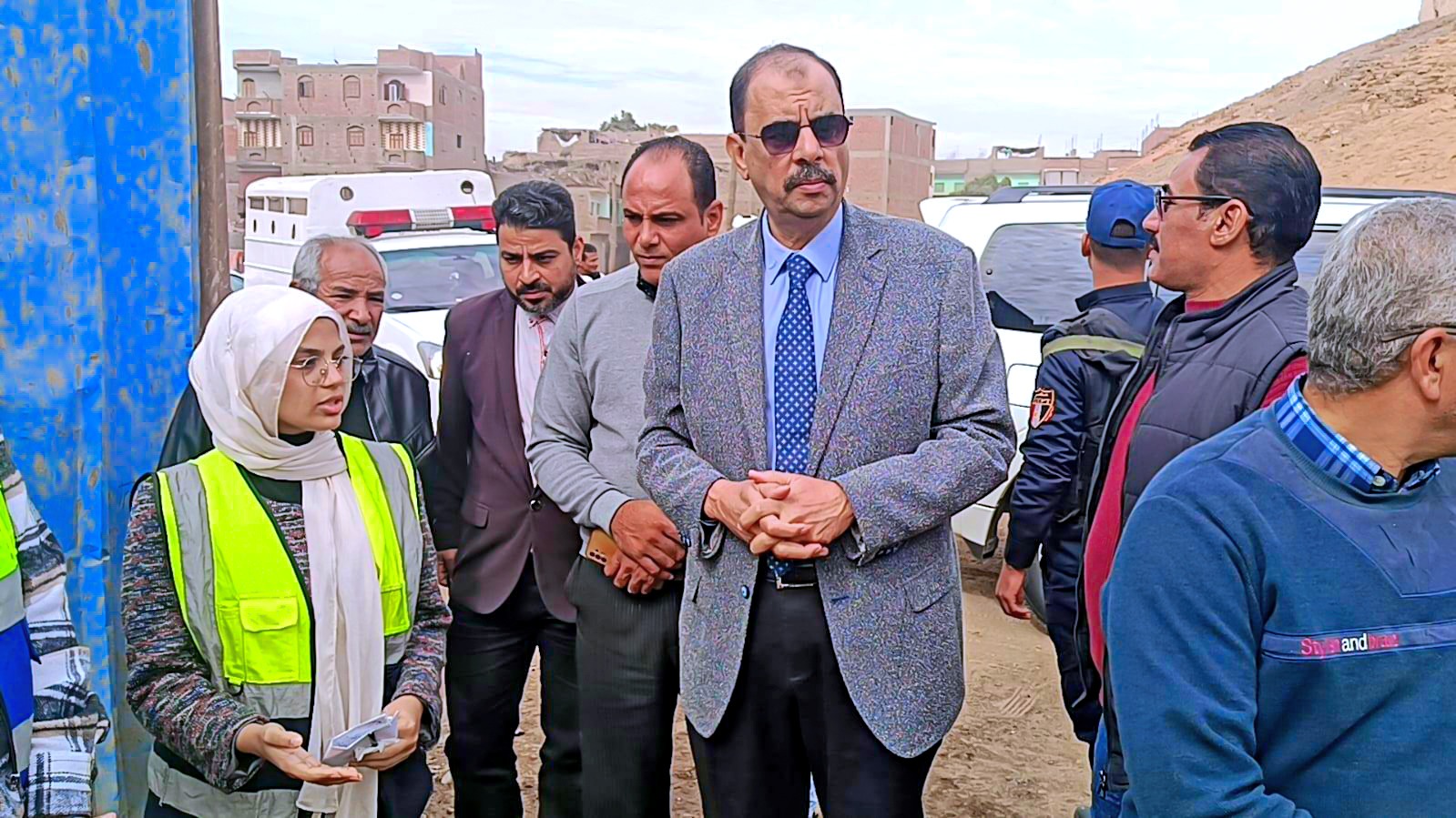 محافظ سوهاج في جولة مفاجئة ببناويط إجراءات فورية لتحسين الخدمات وتطهير ترعة الكراعى