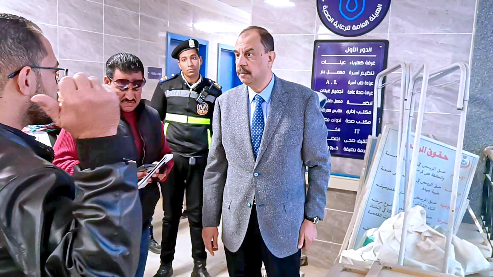 محافظ سوهاج في جولة مفاجئة ببناويط إجراءات فورية لتحسين الخدمات وتطهير ترعة الكراعى