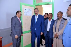 محافظ سوهاج يتفقد لجان انتخابات اليوم الأول لمجلس النواب بدار السلام والمنشاة وسوهاج