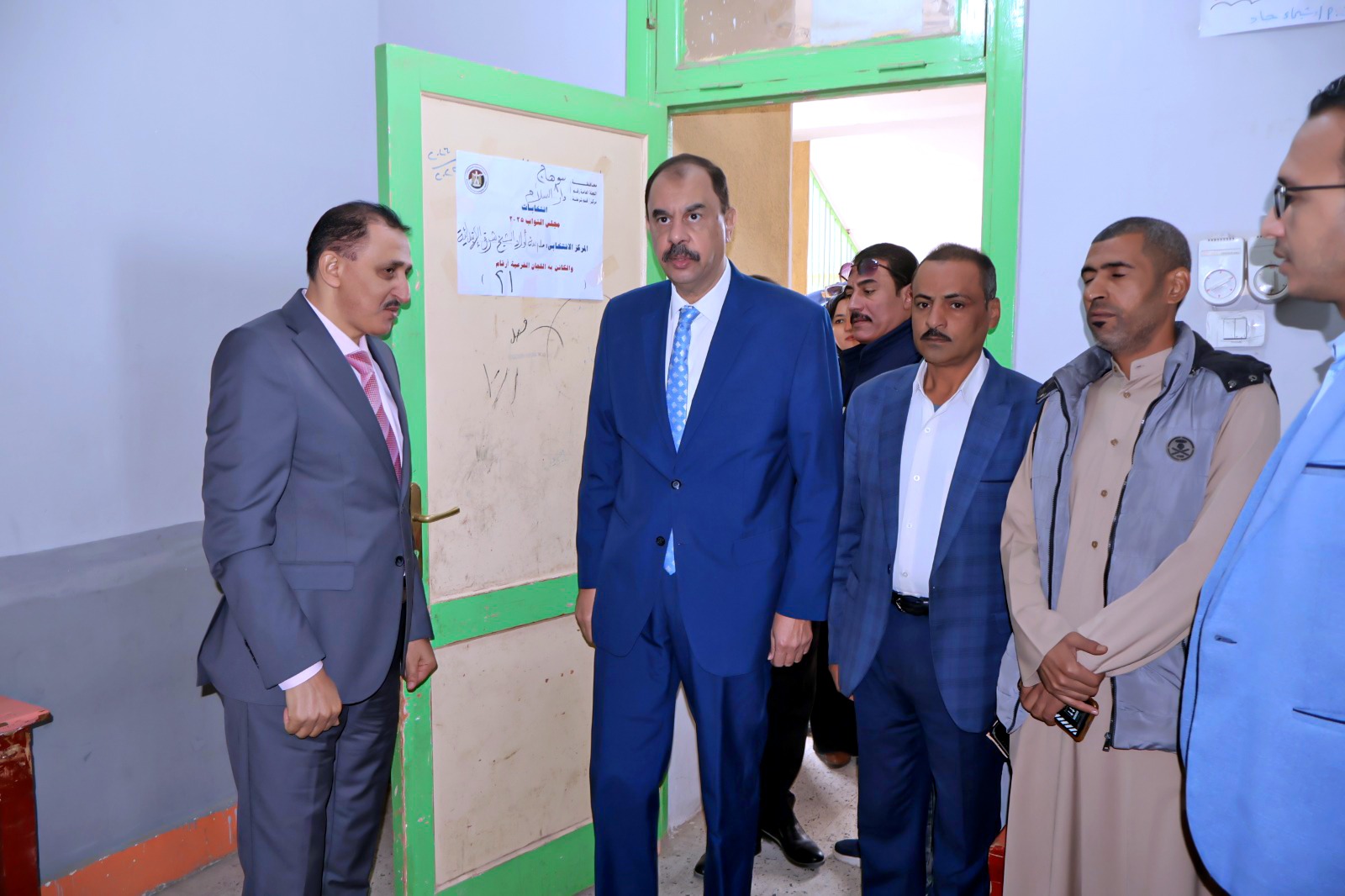 محافظ سوهاج يتفقد لجان انتخابات اليوم الأول لمجلس النواب بدار السلام والمنشاة وسوهاج